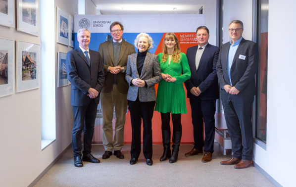 Prof. T. Vahlenkamp, Dekan Veterinärmedizinische Fakultät, Uni Leipzig, Georg-Ludwig von Breitenbuch, Sächsischer Staatsminister für Energie, Klimaschutz, Umwelt und Landwirtschaft, Prof. E. Obergfell, Rektorin der Universität Leipzig, Prof. K. Sopp, TUBAF, Prorektorin für Nachhaltigkeit und Entrepreneurship, Prof. A. Starke, Direktor Klinik für Klauentiere, Uni Leipzig und Prof. B. Wielockx, Medizinische Fakultät, UK Dresden (Bild: Swen Reichhold)